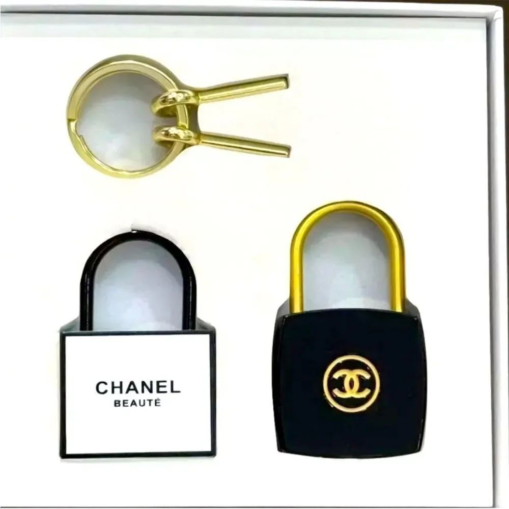 CHANEL Gift PadLock Lock & Key Set - Picture 3 of 9